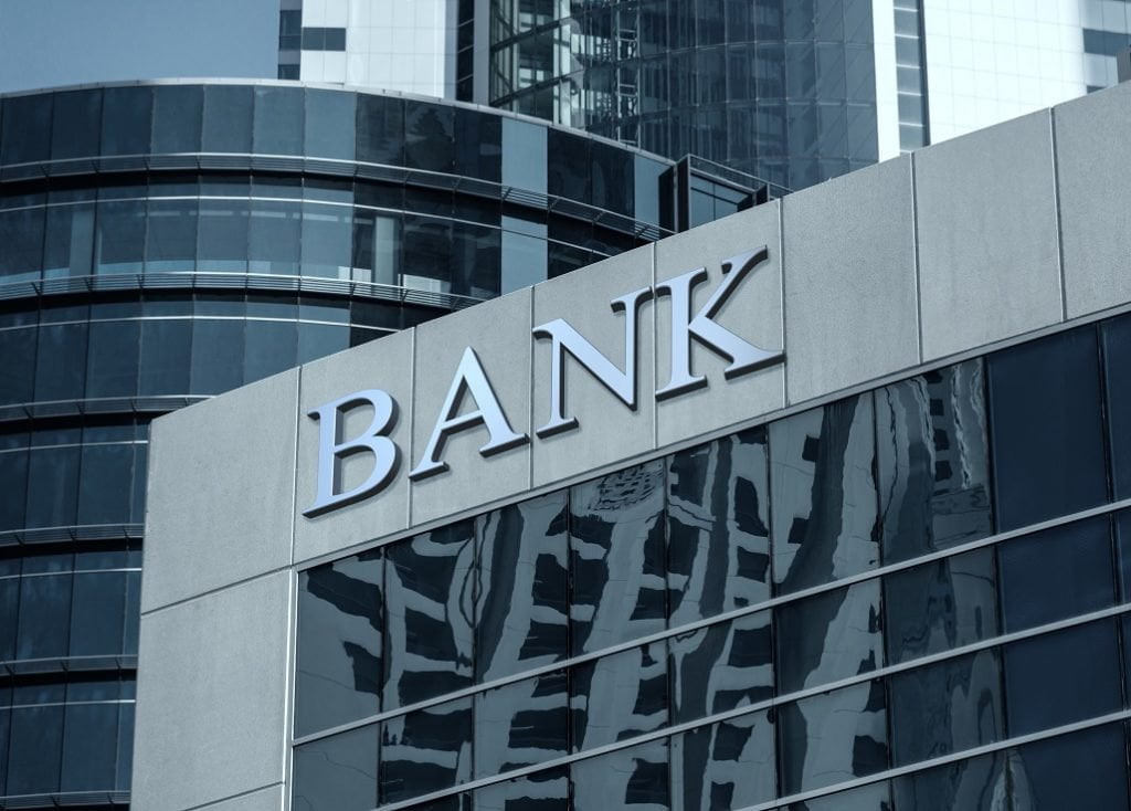 Global big banks plot to return to office