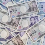 Yen reaches 6-month peak as Asia shares consider China fears
