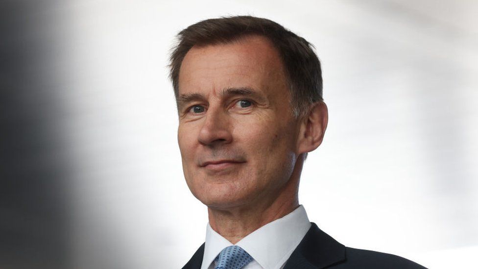 Hunt, the newly appointed UK finance minister, abruptly abandons Truss’s economic strategy